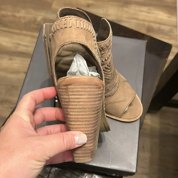 Vince Camuto shoes - Picture 4 of 5